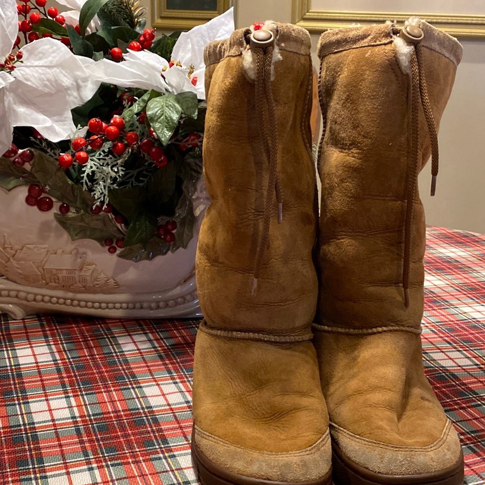 Warm Ugg boots size 9 Tan